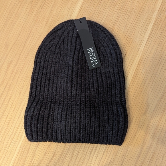 BNWT Badgley Mischka Women's Black Wool Blend Beanie/Chook/Tuque/Hat w/Crystals - Picture 4 of 13